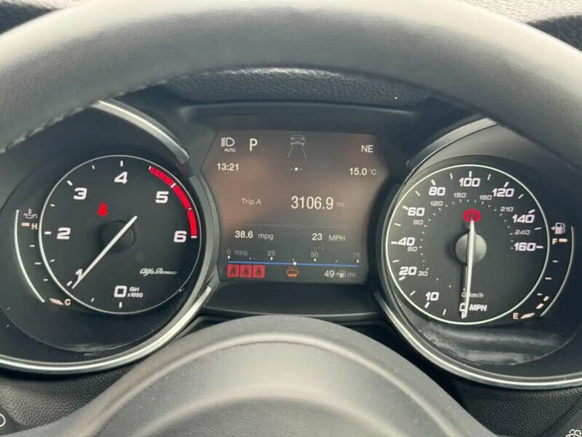 2018-alfa-romeo-stelvio-22td-speciale-207bhp-big-16