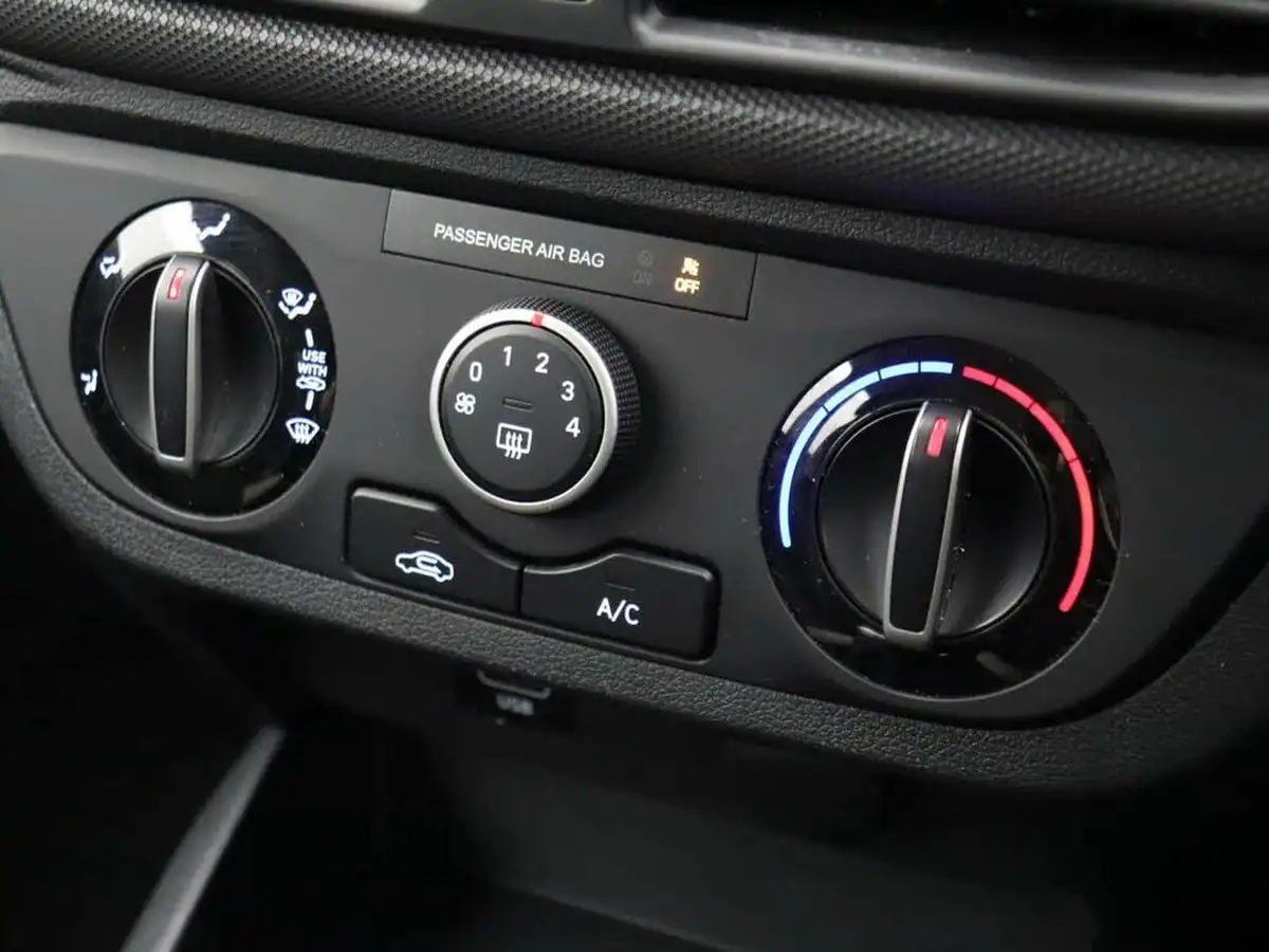 2022-hyundai-i10-12-se-connect-big-28