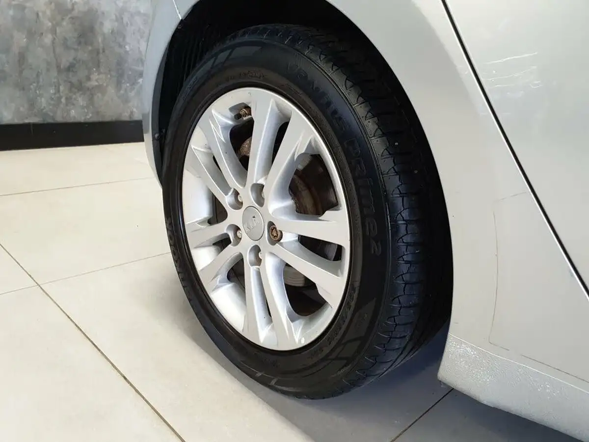 2014-kia-ceed-16crdi-2-hatchback-auto-big-13