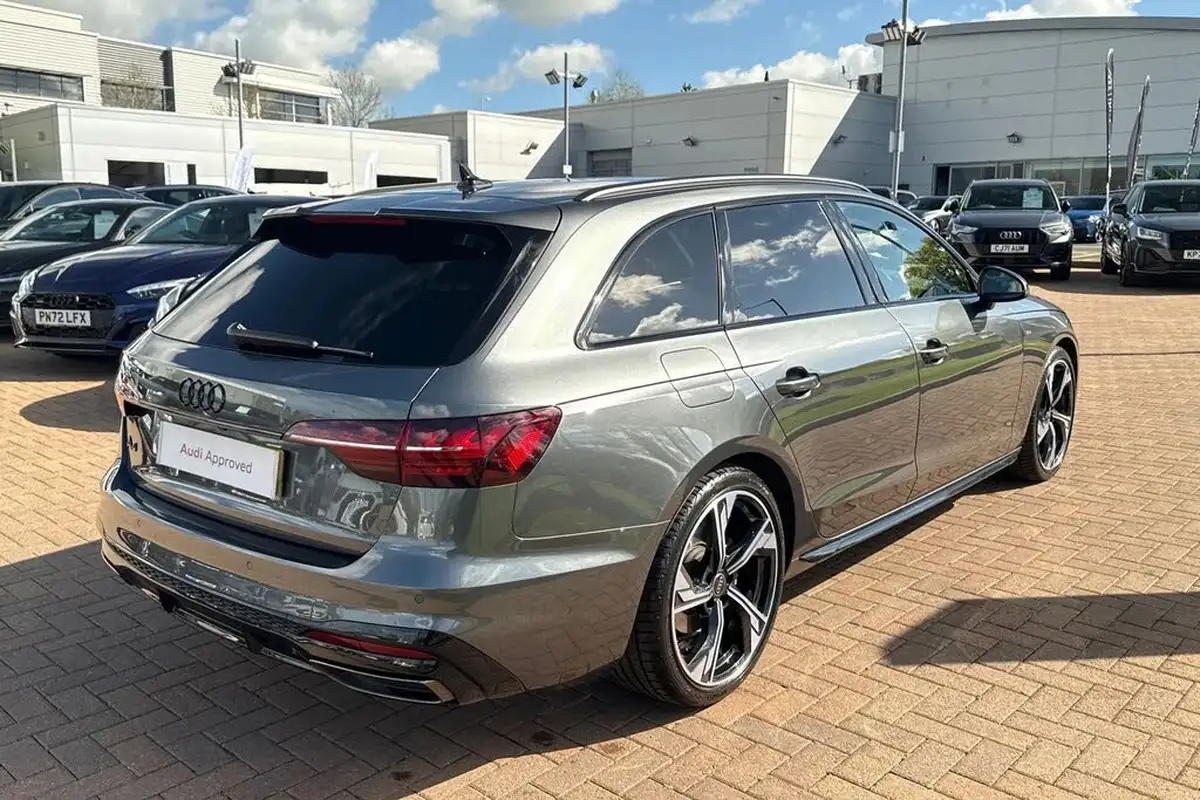 2024-audi-a4-avant-20-35-tdi-black-edition-big-25