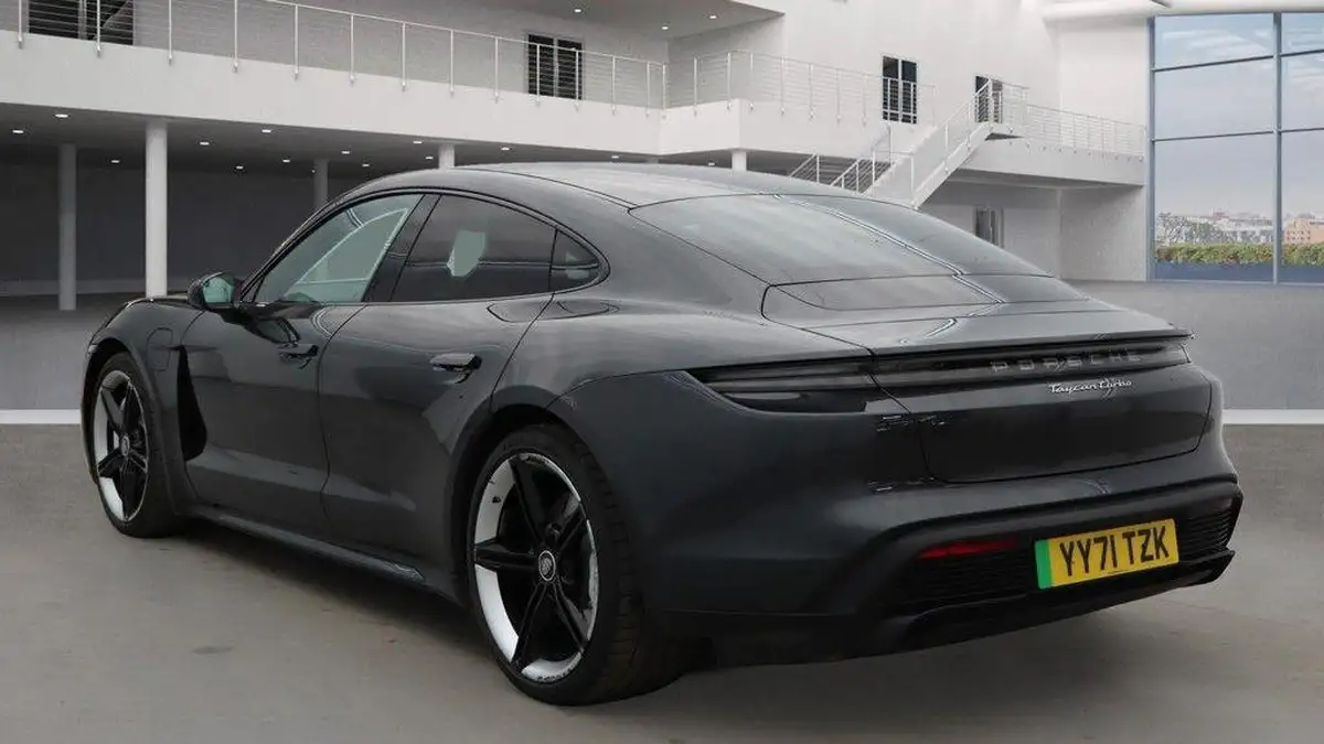 2022-porsche-taycan-e-turbo-big-2