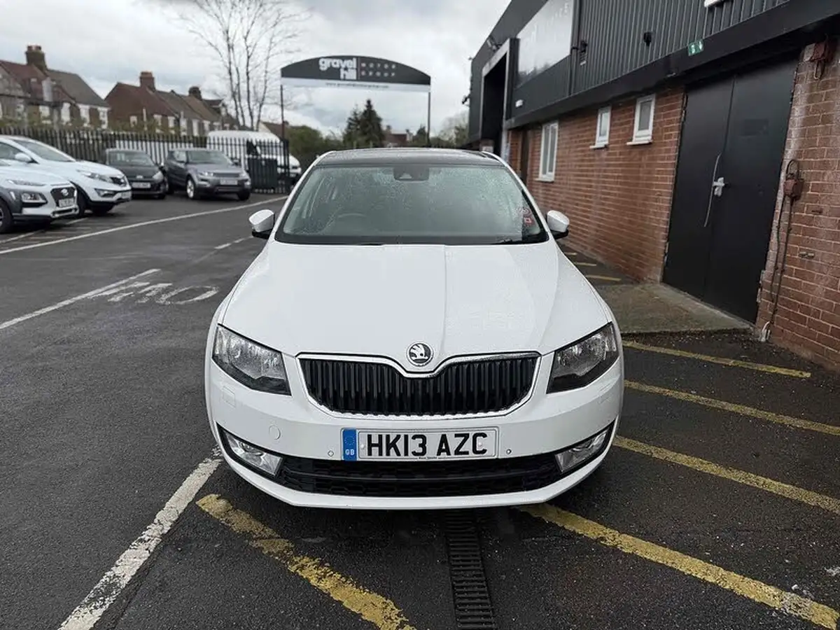 2013-skoda-octavia-20tdi-elegance-hatchback-big-1