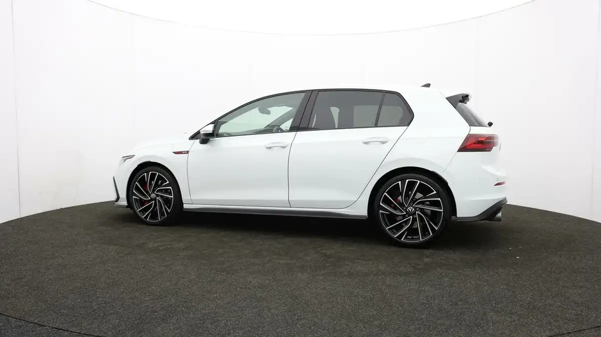 2024-volkswagen-golf-20-tsi-gti-245ps-big-71