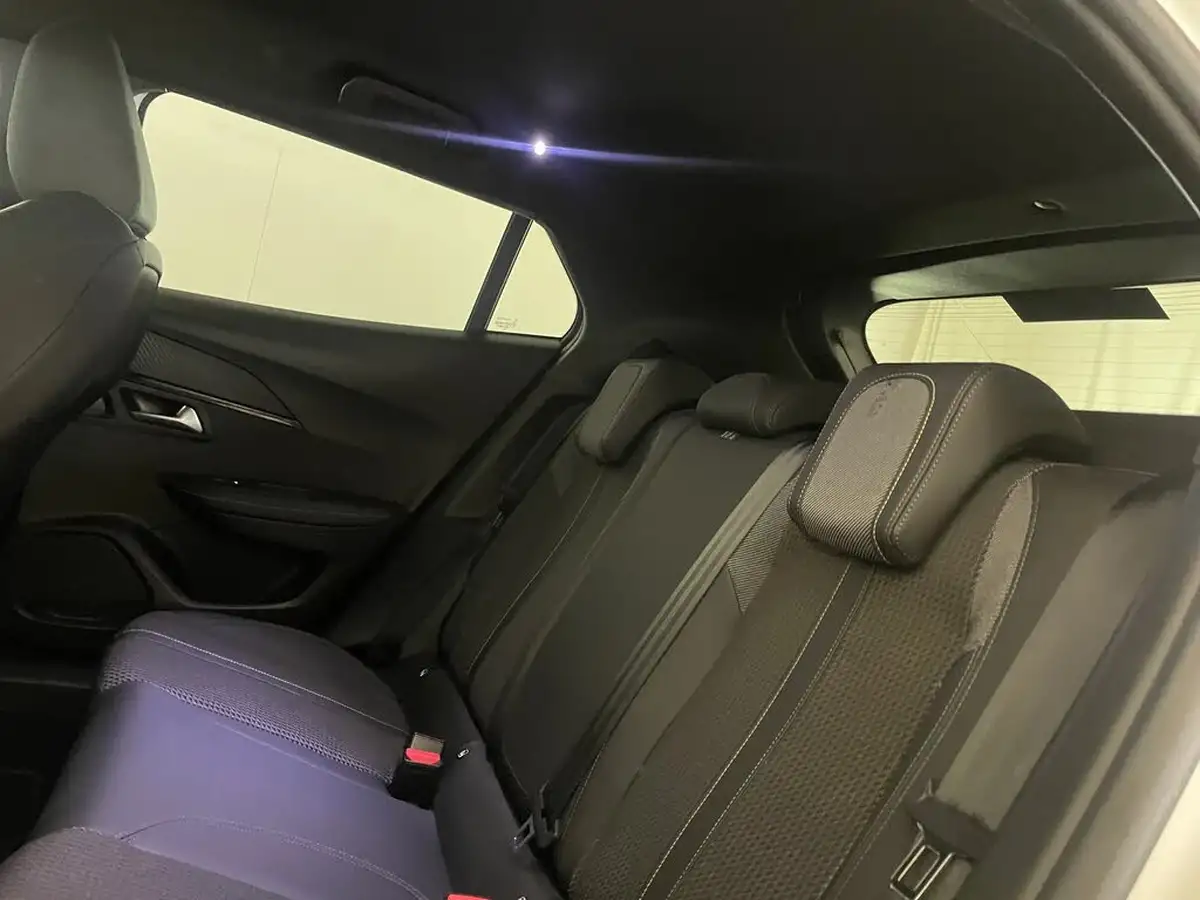 2020-peugeot-2008-suv-12-puretech-gt-line-eat8-big-36