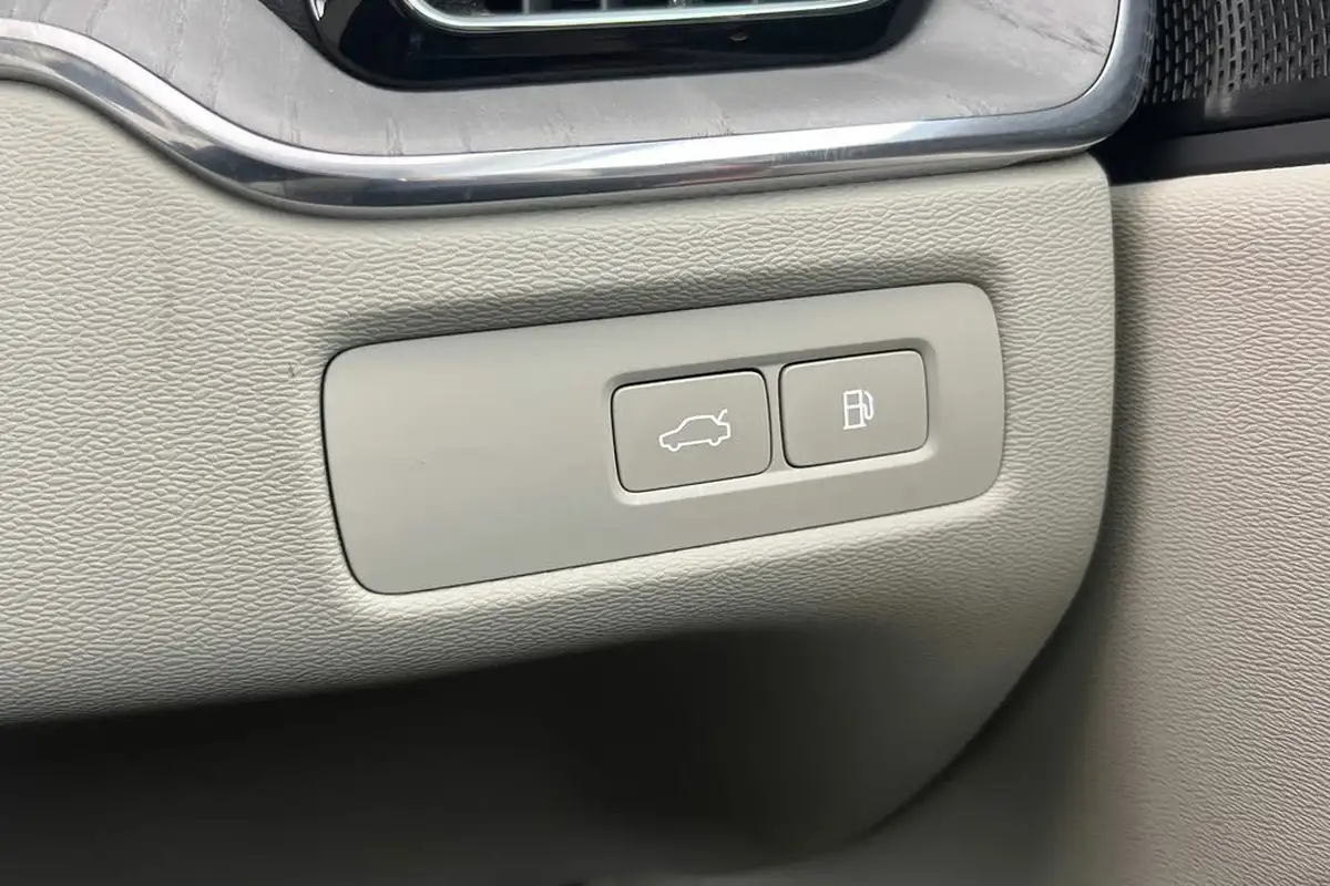 2024-volvo-xc60-20-b5-plus-big-38