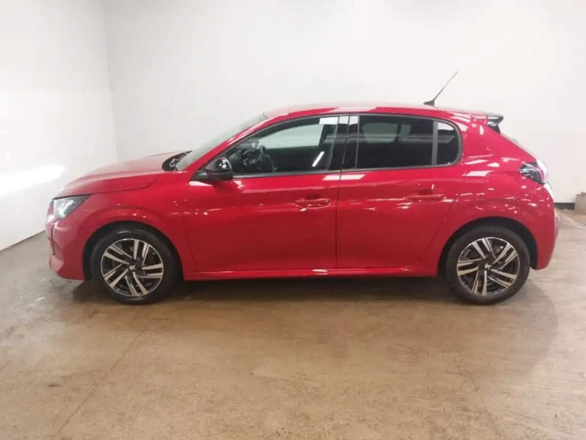 2023-peugeot-208-12-puretech-allure-premium-100ps-big-3
