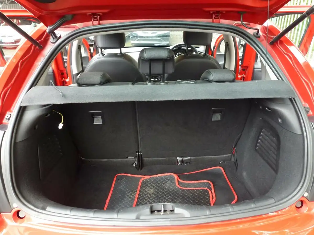 2016-citroen-c3-10-edition-big-12