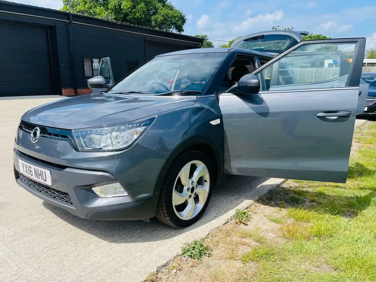 2016-kgm-ssangyong-tivoli-16-ex-big-3