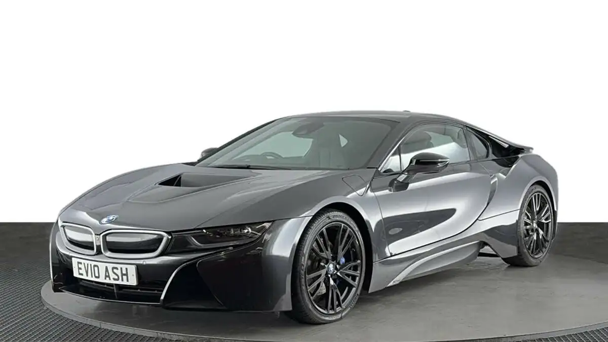 2017-bmw-i8-15-big-0