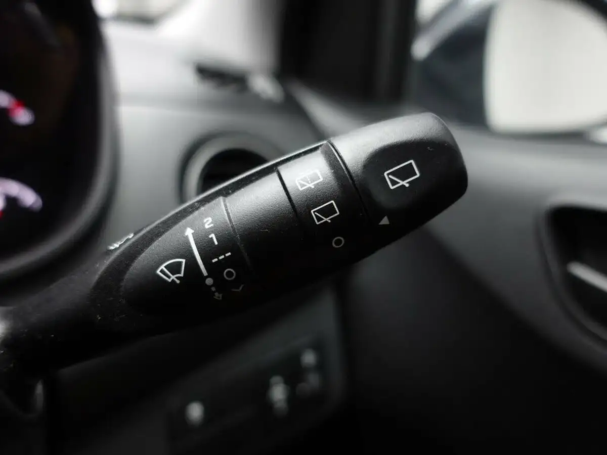 2019-hyundai-i10-10-play-big-34
