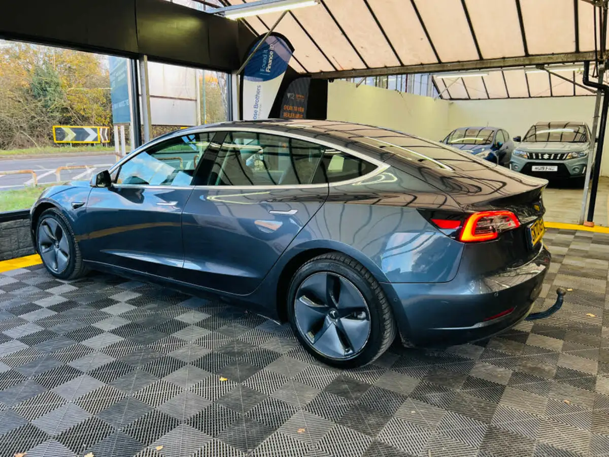 2020-tesla-model-3-e-long-range-big-6