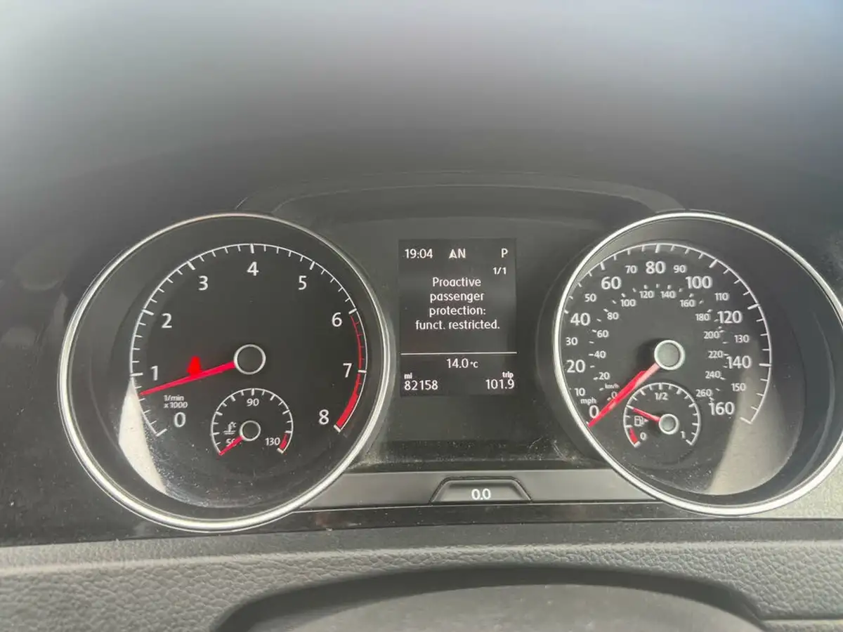 2013-volkswagen-golf-14-gt-tsi-140ps-act-hatchback-5d-1395cc-dsg-big-26