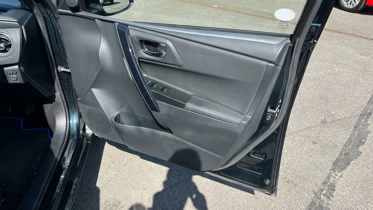2017-toyota-auris-18-vvt-i-hsd-excel-tss-hatchback-big-20