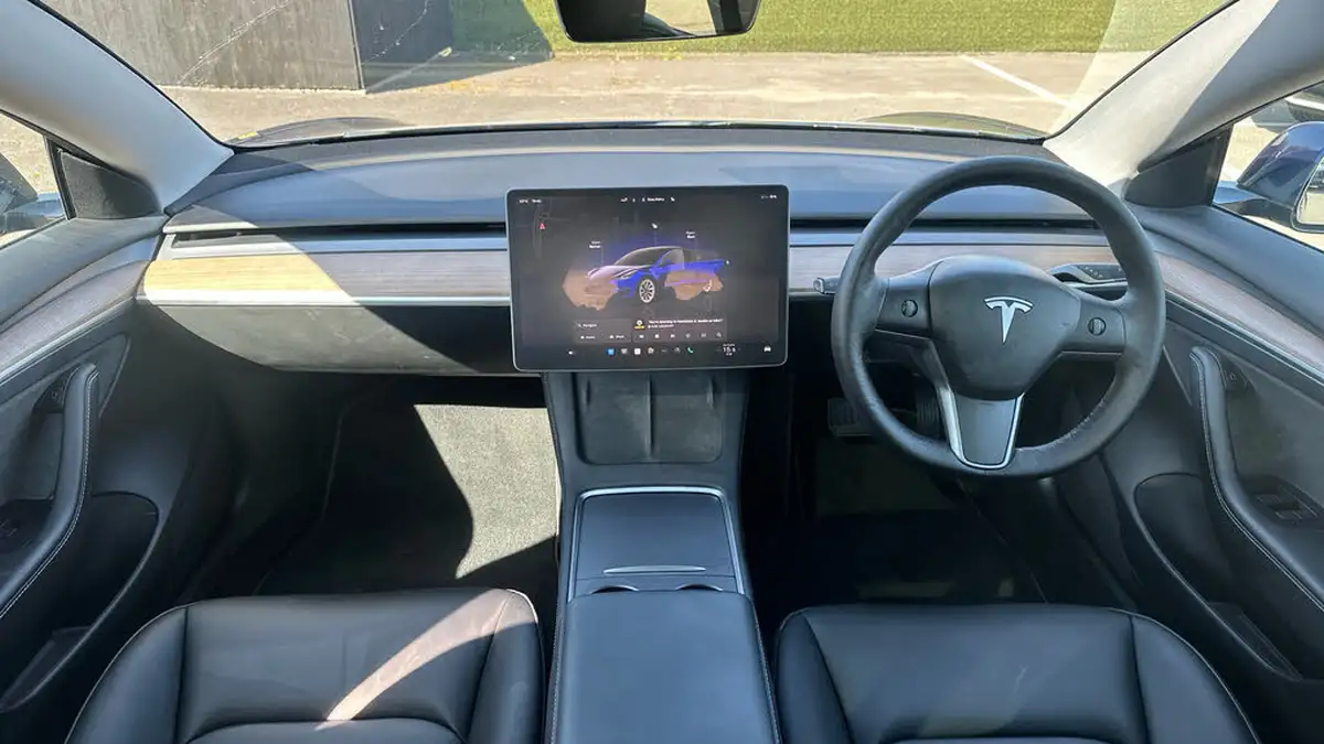 2022-tesla-model-3-e-long-range-big-10