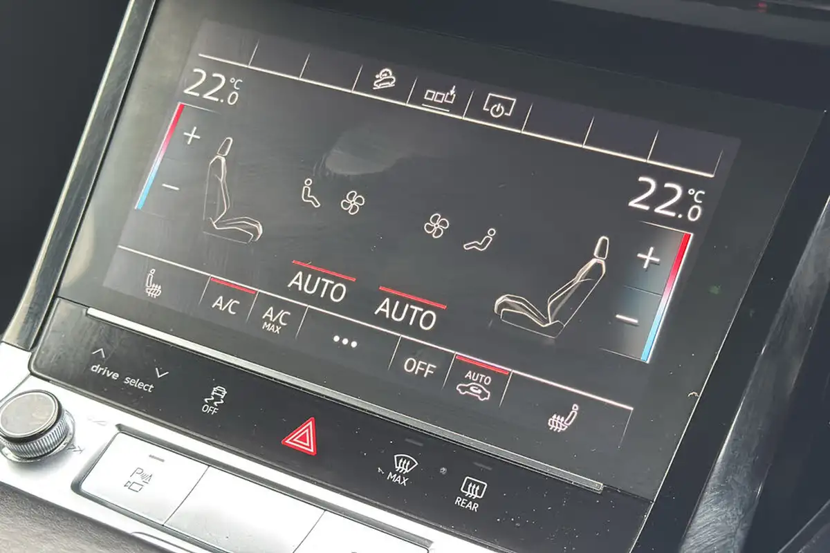 2020-audi-e-tron-55e-s-line-sportback-big-15