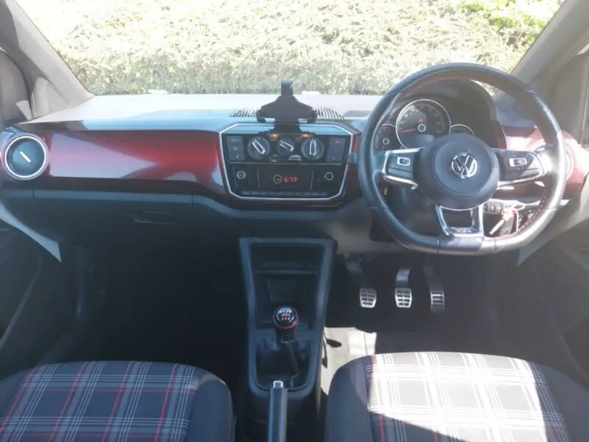 2019-volkswagen-up-10-gti-5d-big-2