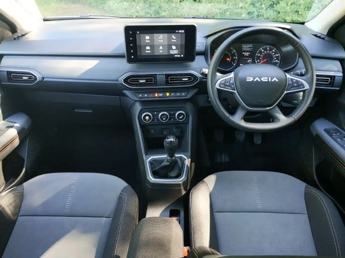 2024-dacia-sandero-stepway-10-tce-extreme-90bhp-big-2