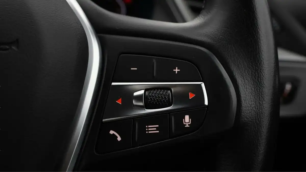 2021-bmw-1-series-15-118i-se-lcp-big-22