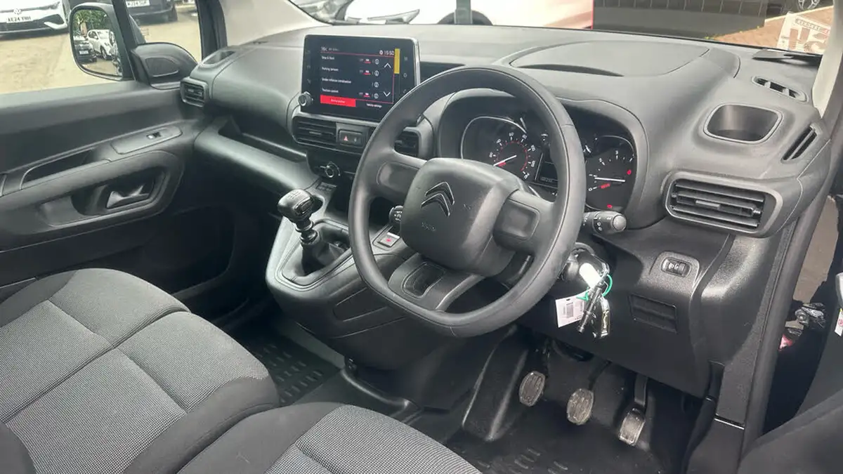 2024-citroen-berlingo-15-bluehdi-650-enterprise-edition-big-10