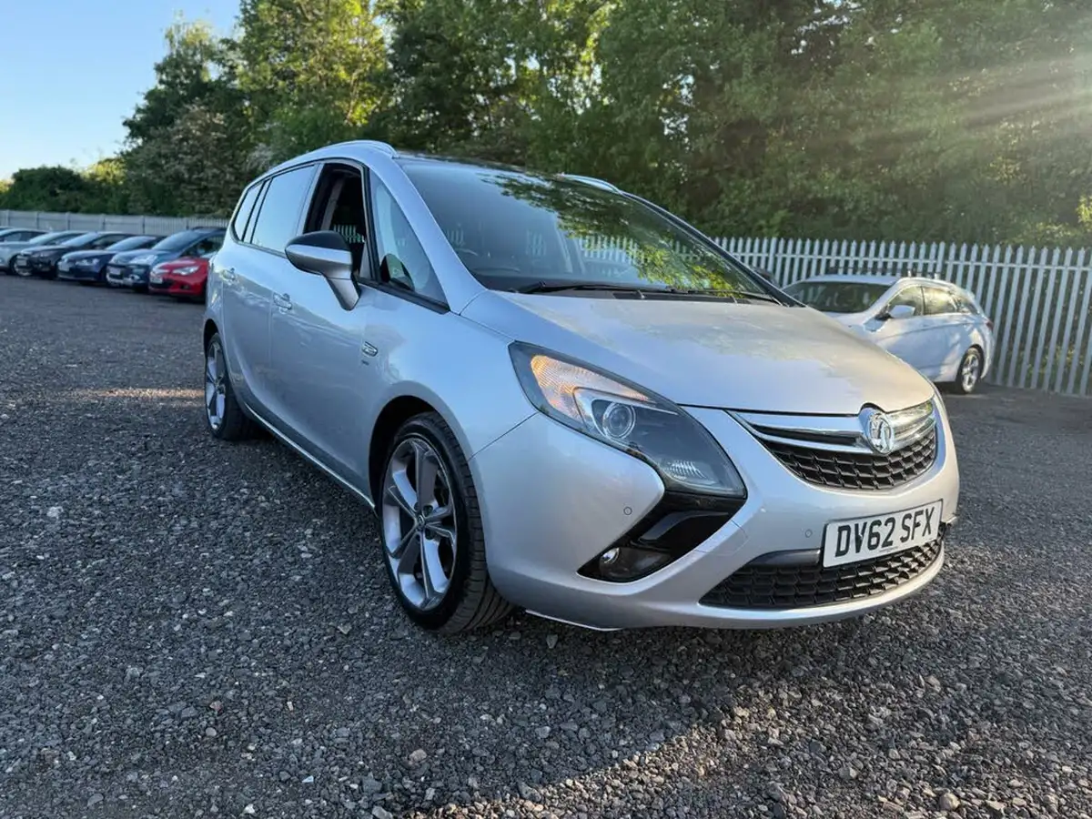 2012-vauxhall-zafira-tourer-20cdti-sri-big-0