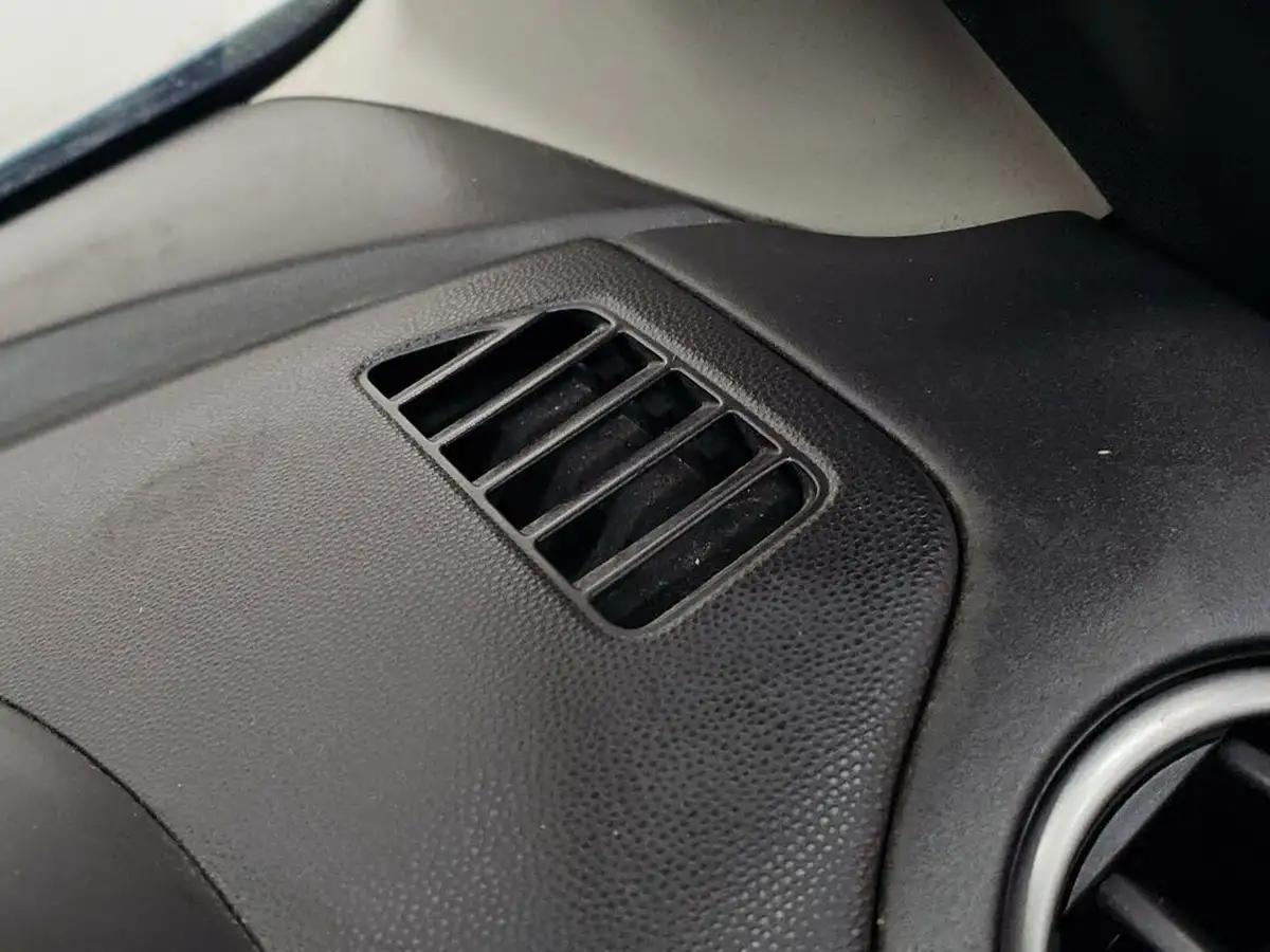 2013-mazda-mazda2-13-ts-air-con-big-43