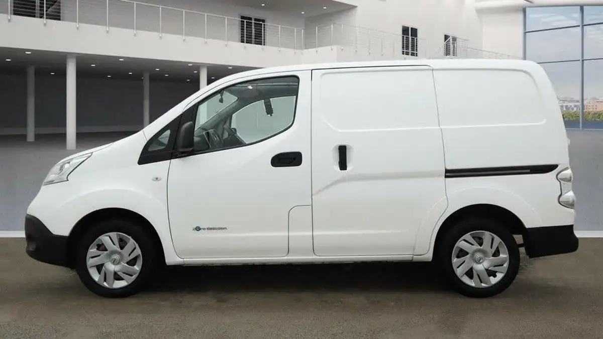 2020-nissan-env200-e-acenta-panel-van-auto-big-5