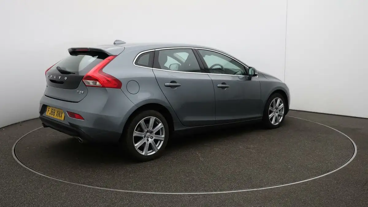 2018-volvo-v40-15-t3-inscription-big-51