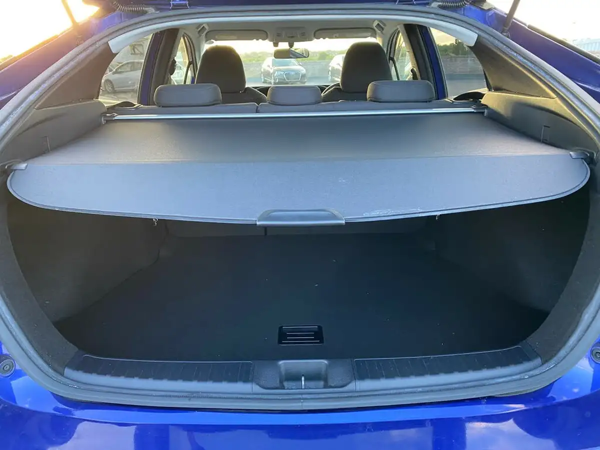 2016-toyota-prius-big-20