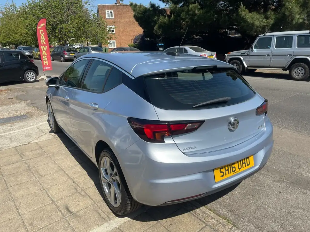 2016-vauxhall-astra-14i-16v-turbo-sri-150ps-hatchback-big-6