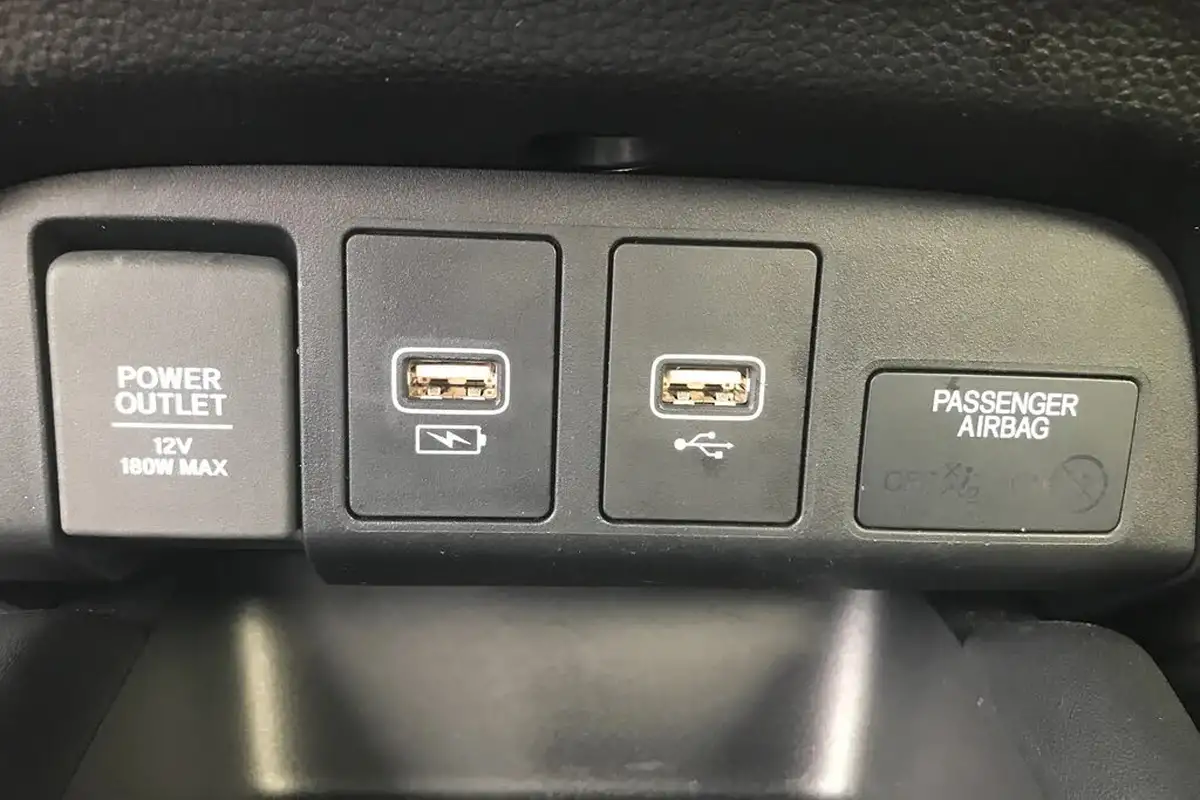 2022-honda-jazz-15-i-mmd-sr-109ps-big-20