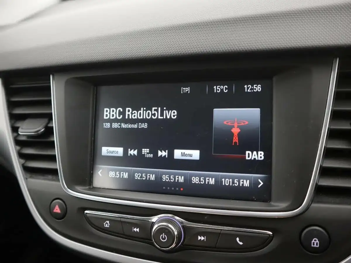 2022-vauxhall-crossland-12-design-110ps-big-18