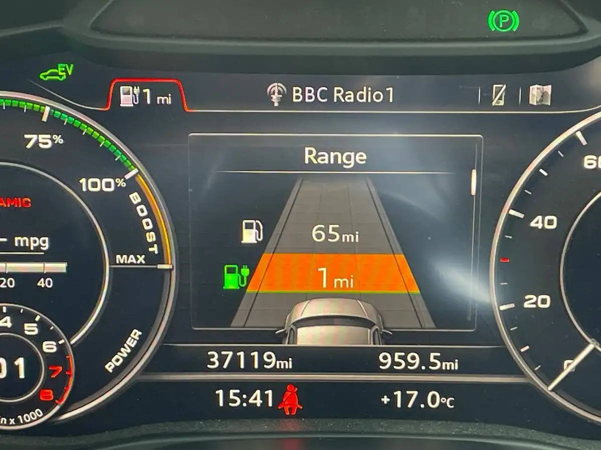 2020-audi-a3-14-40-e-tron-big-18