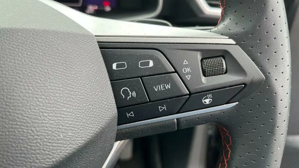 2024-seat-leon-14-e-hybrid-fr-sport-estate-big-27
