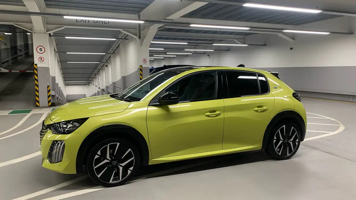 2024-peugeot-208-e-gt-156ps-51kwh-big-5