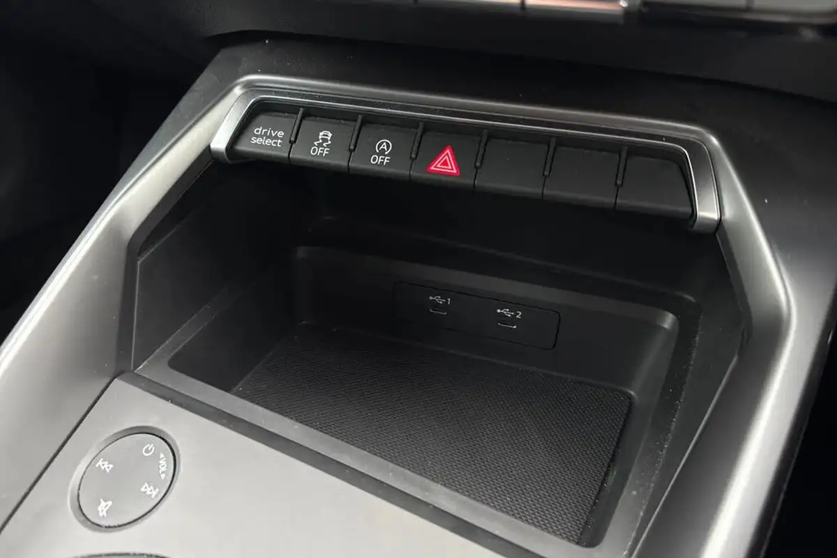 2023-audi-a3-15-35-tfsi-s-line-sportback-5d-big-32