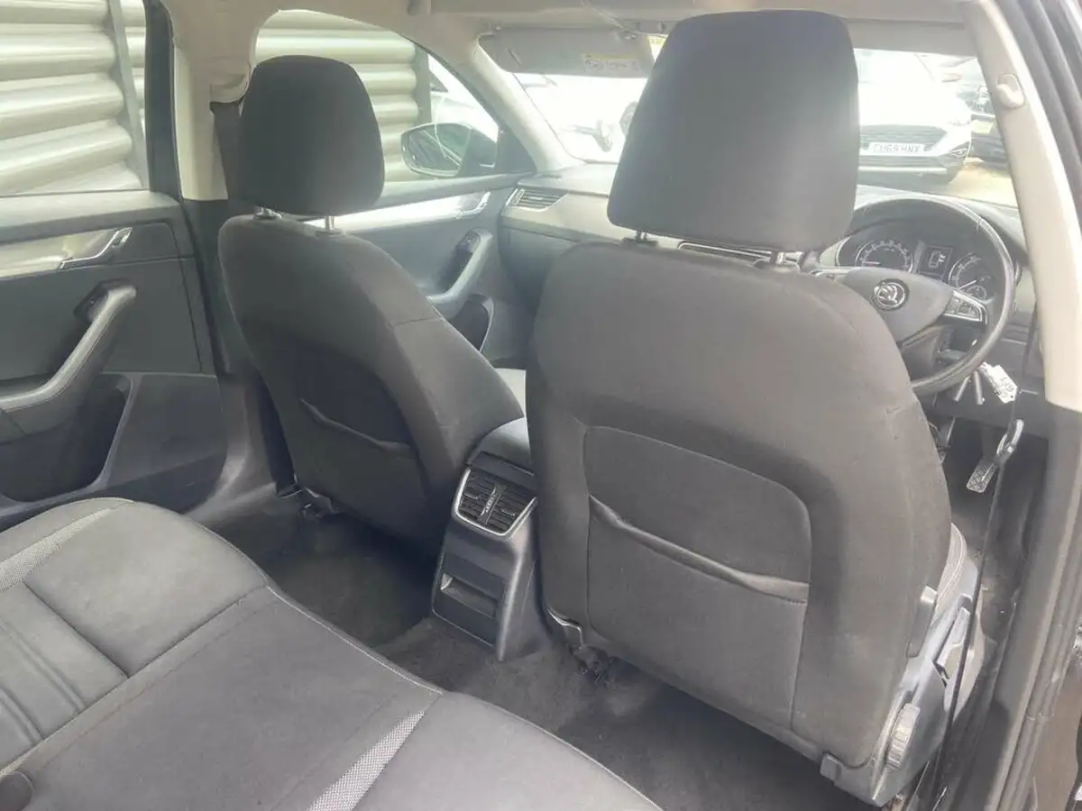 2018-skoda-octavia-16tdi-se-scr-estate-dsg-big-29