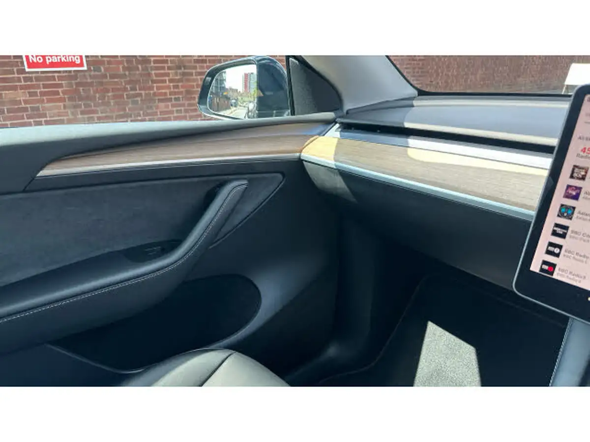 2022-tesla-model-y-e-long-range-big-43