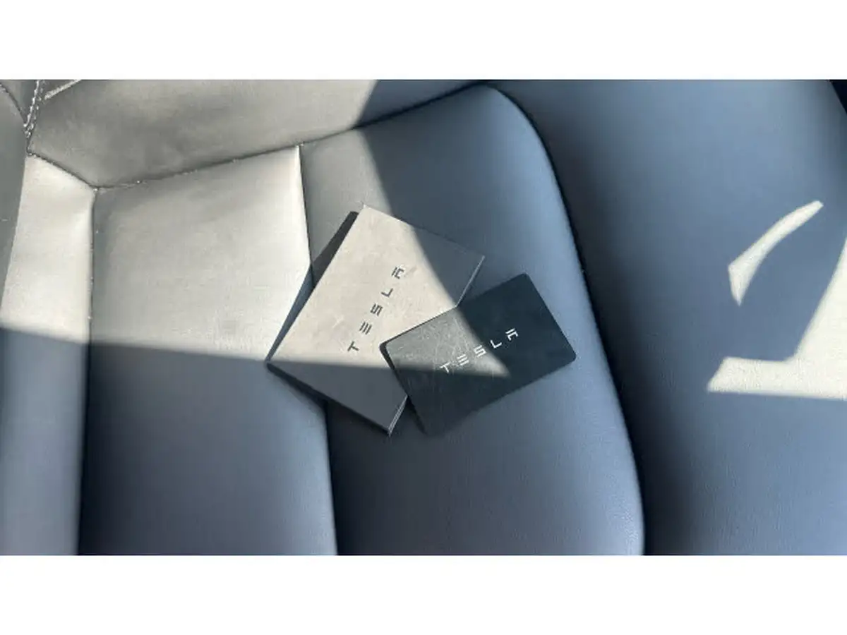 2022-tesla-model-y-e-long-range-big-19