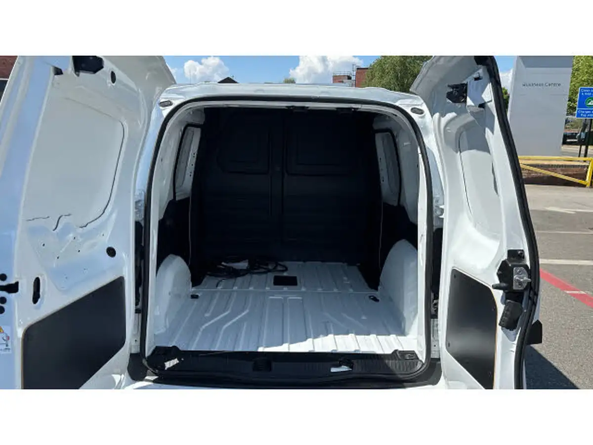 2023-nissan-townstar-e-45kwh-l1-tekna-big-3