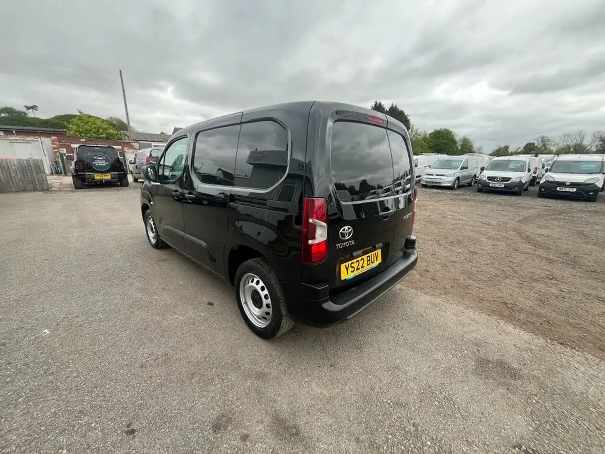 2022-toyota-proace-city-15d-active-big-4