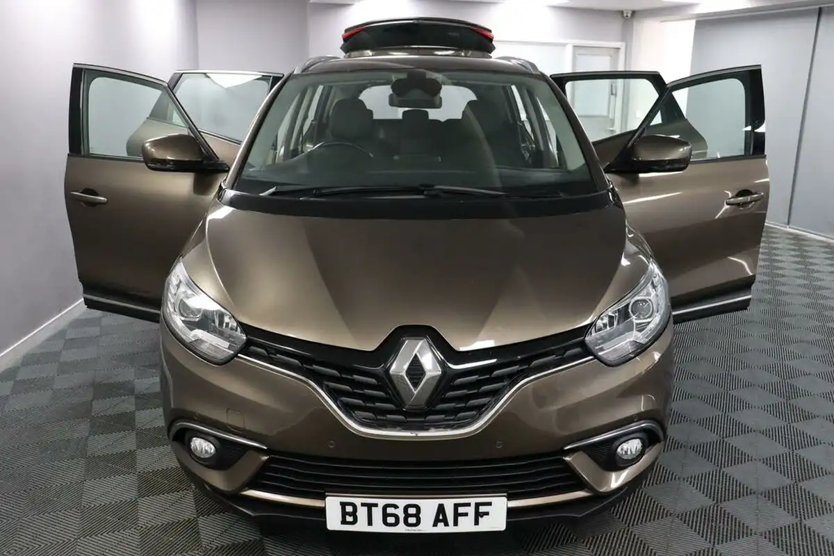 2018-renault-grand-scenic-13-tce-iconic-big-6