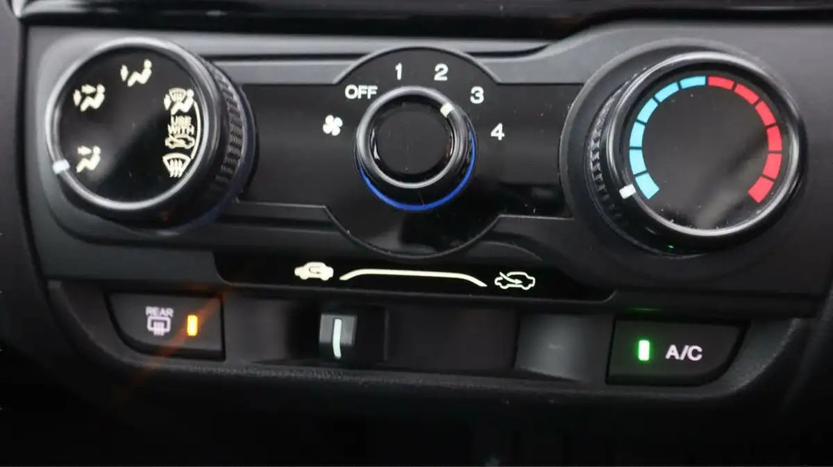 2019-honda-jazz-13-i-vtec-s-big-11