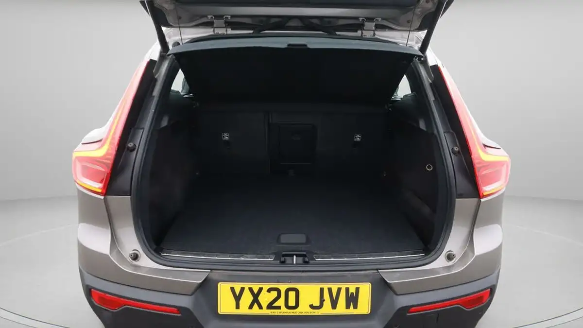 2020-volvo-xc40-20td-d3-inscription-pro-big-17