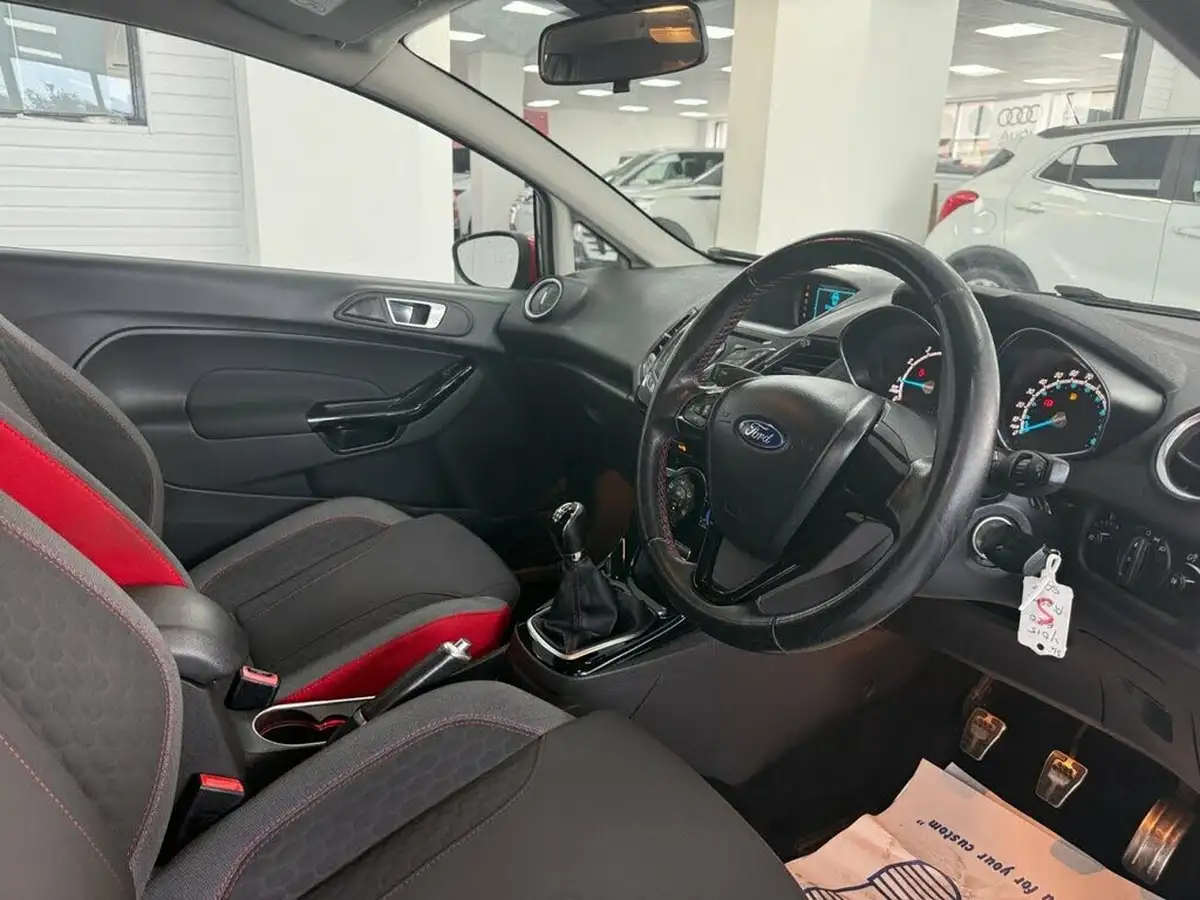 2015-ford-fiesta-10-zetec-s-black-edition-big-21