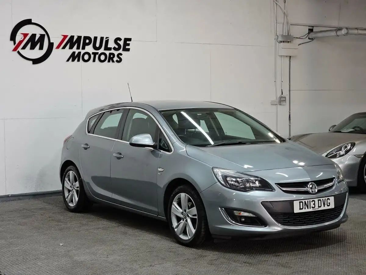 2013-vauxhall-astra-14-sri-turbo-140ps-1364cc-big-4