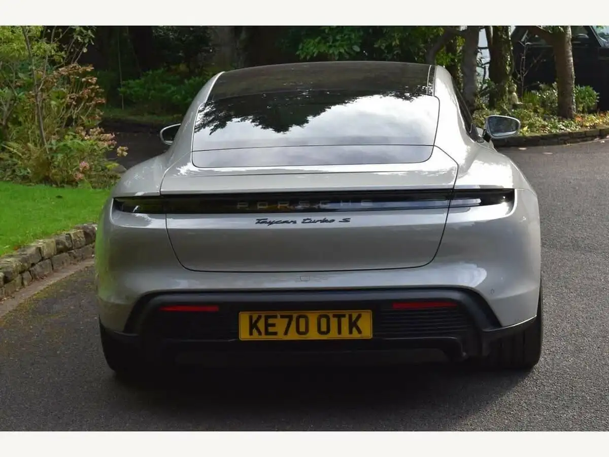 2020-porsche-taycan-e-turbo-s-big-10