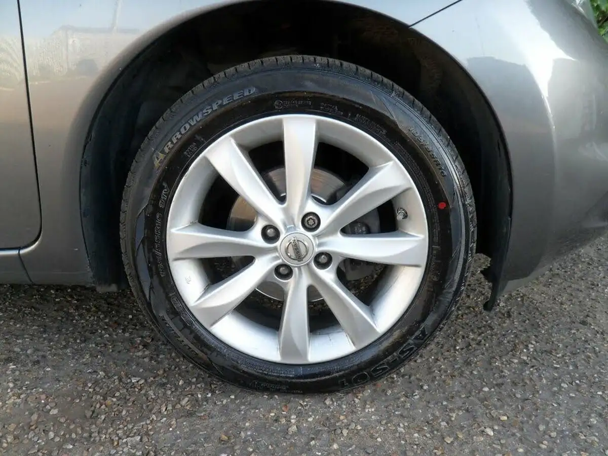 2015-nissan-note-12-tekna-big-40