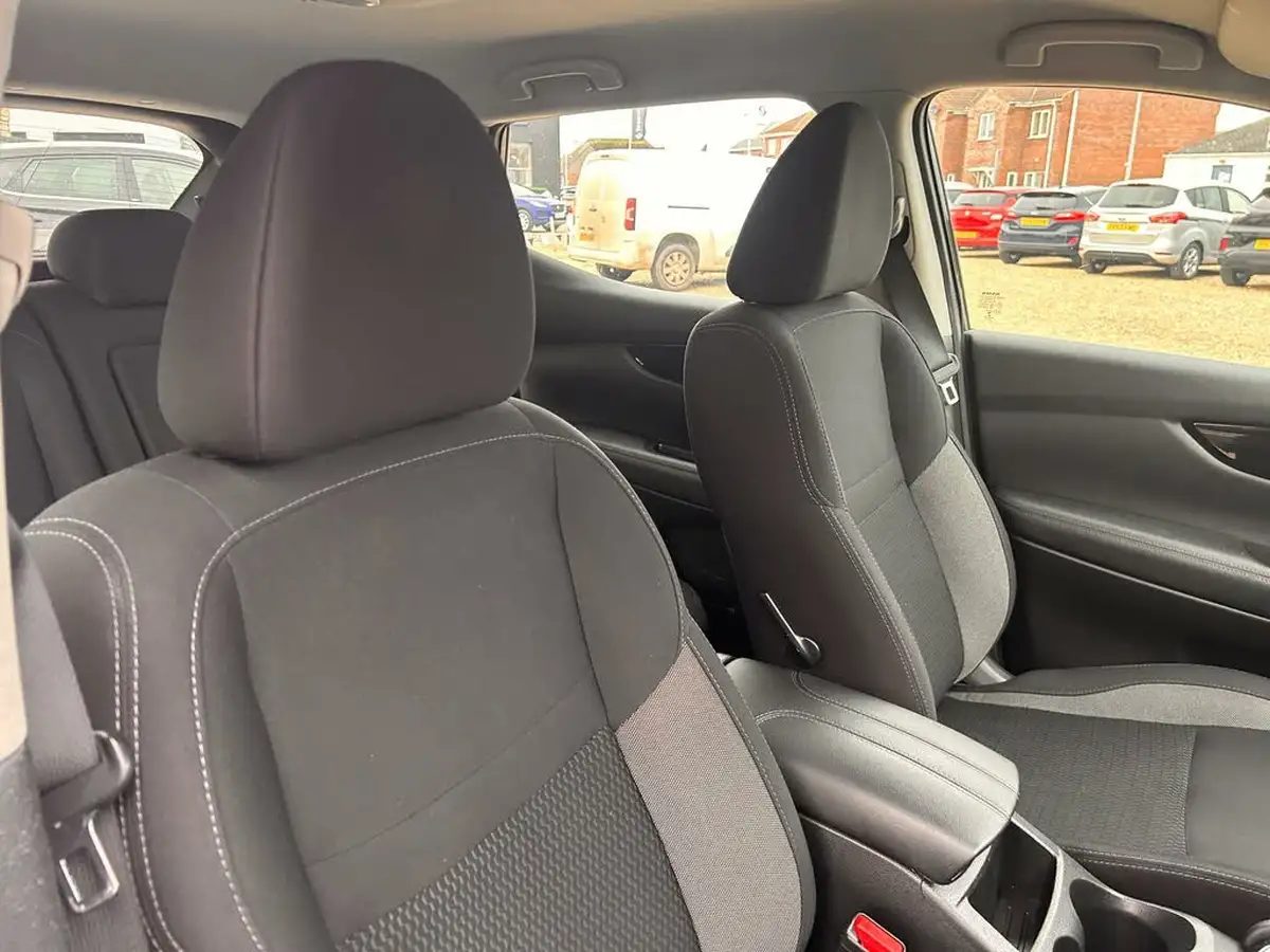 2019-nissan-qashqai-13-dig-t-acenta-premium-140ps-big-30