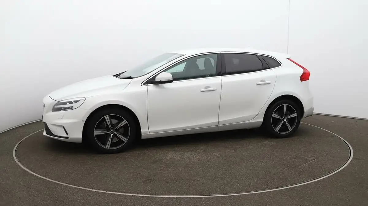 2018-volvo-v40-15-t2-r-design-nav-plus-big-66