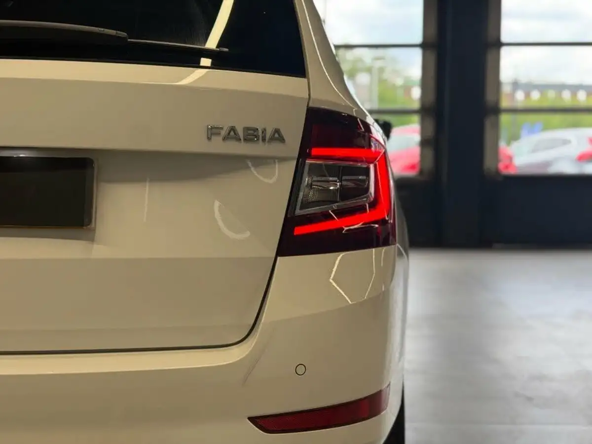 2018-skoda-fabia-10-tsi-monte-carlo-95ps-estate-big-14